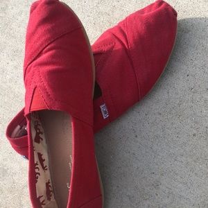 Toms